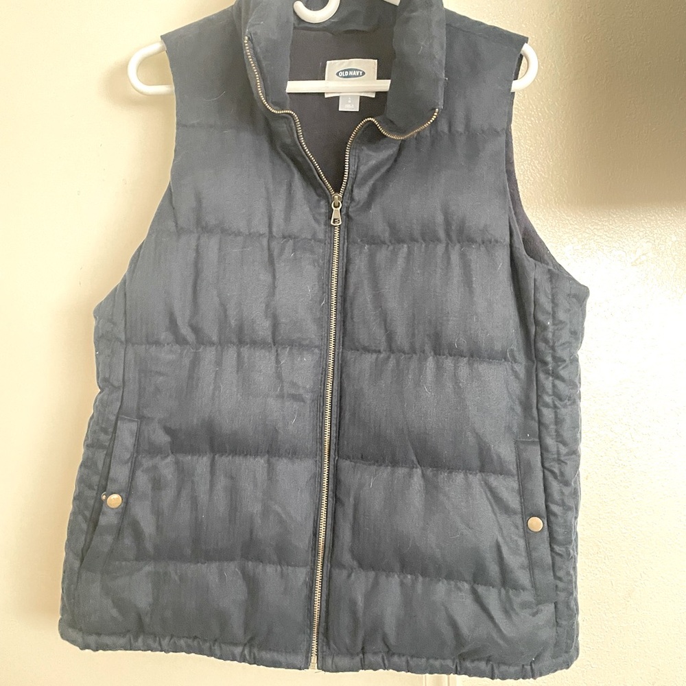 Men Old Navy Blue Puffer Vest,good condition for men or women.